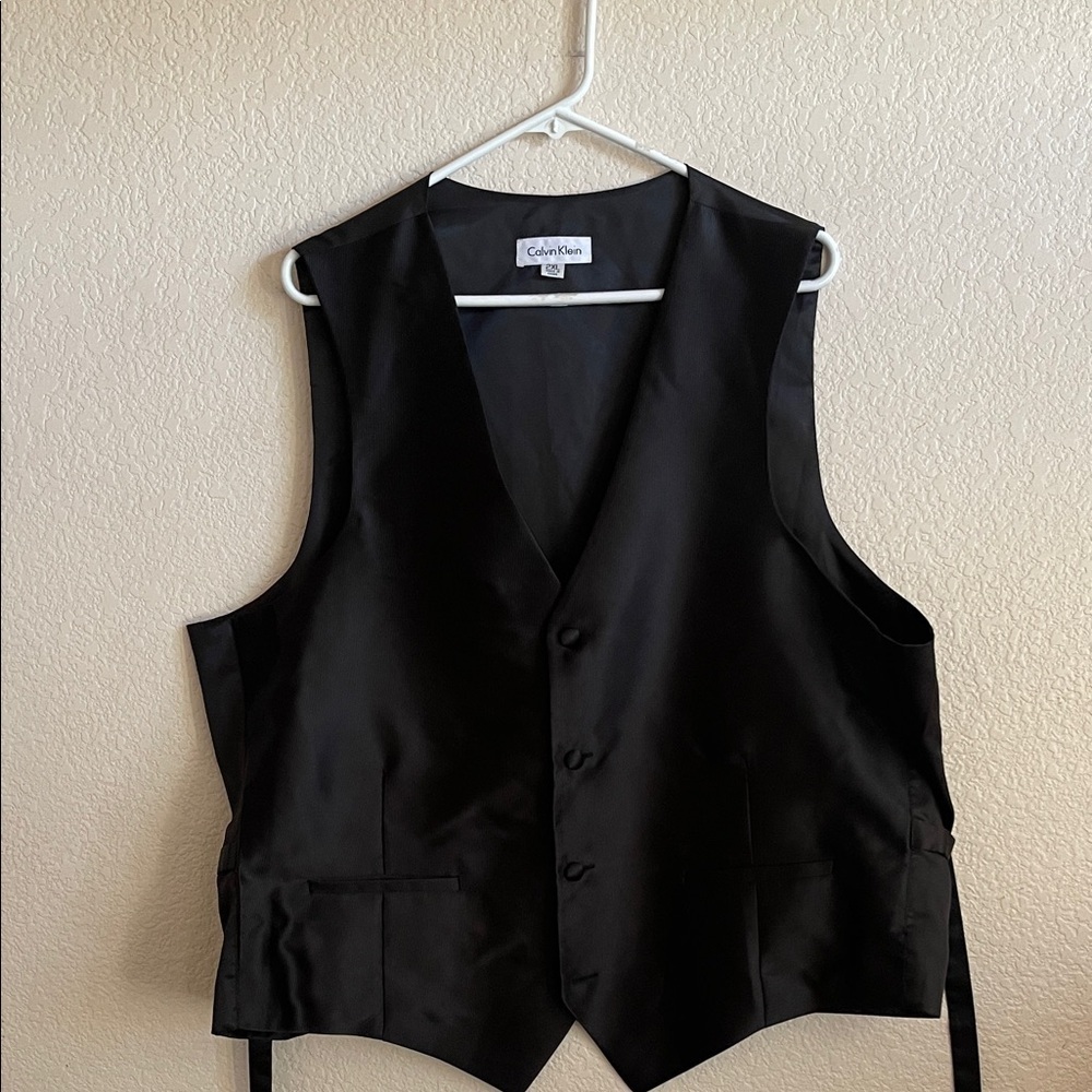 Calvin Klein Men's Sleek Black Vest